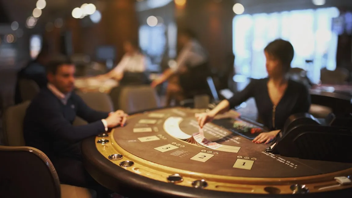 Tischspiel in stilvollem Ambiente